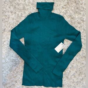 NWT NINE WEST Turtleneck